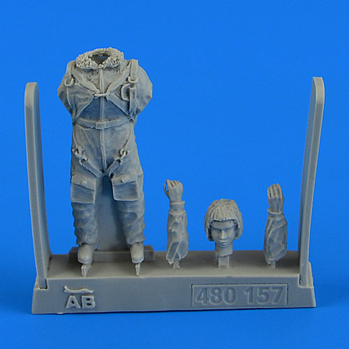 1/48 Soviet Woman Pilot WWII w/ parachute