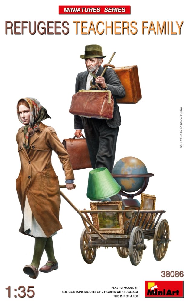 1/35 Refugees - Teachers Family (2 fig. & luggage)