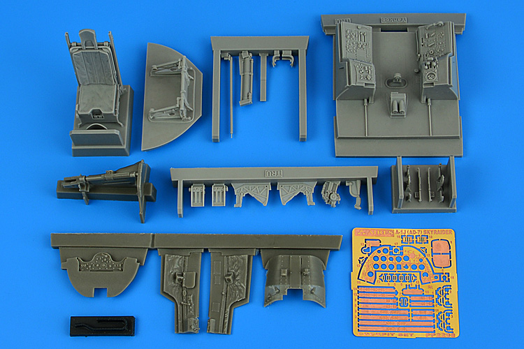 1/32 A-1J (AD-7) Skyraider cockpit set (TRUMP)