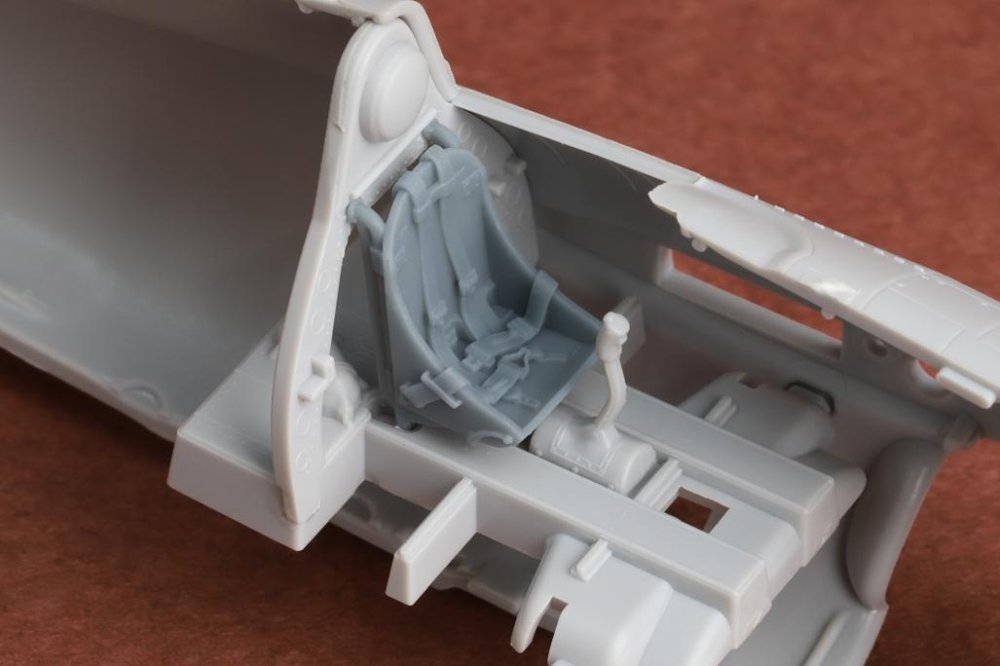 1/72 F4F-3/4 Wildcat FM2 Pilot seat w/ harness